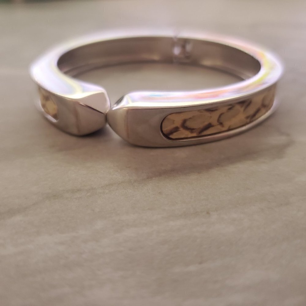 ✨ Stella and Dot Snakeskin Emerson Hinged Bangle ✨ - Picture 1 of 11